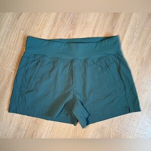 Athleta Trekkie North Short